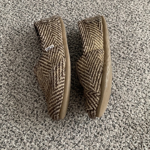 Gold Herringbone Tom’s - Picture 3 of 6